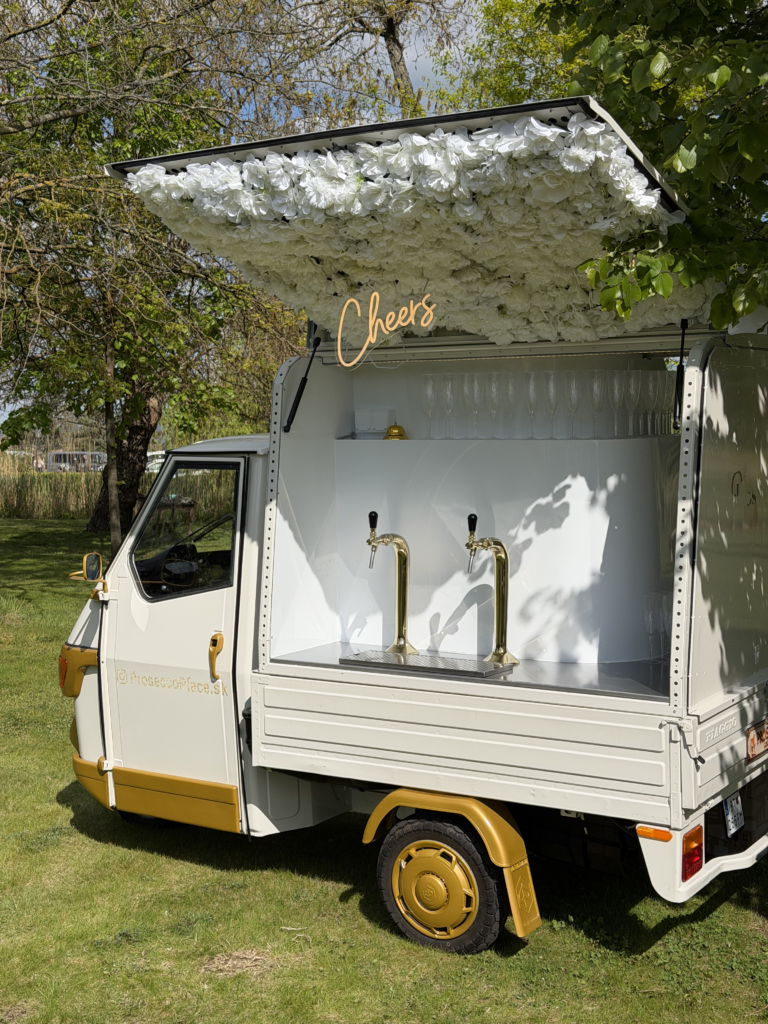 Prestige Van ako štýlový retro mobilný bar medzi eventové atrakcie na Slovensko od Prestige Place